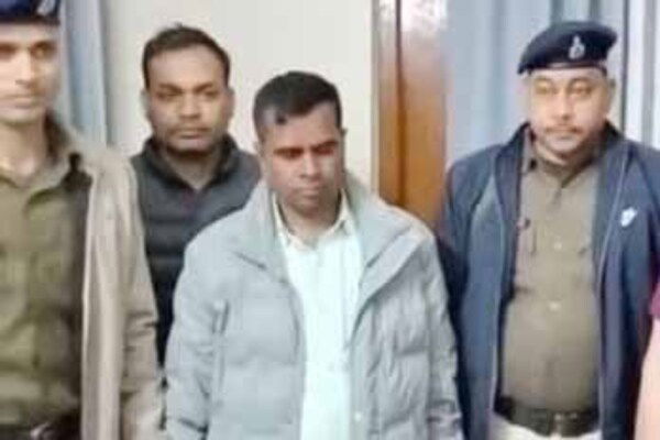 बिहार: निगरानी की टीम ने पंचायत तकनीकी सहायक को घूस लेते किया अरेस्ट