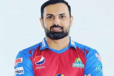 अफगान खिलाड़ी मोहम्मद नबी पर ICC ने की कार्रवाई, मैच फीस का 15 फीसदी लगा जुर्माना