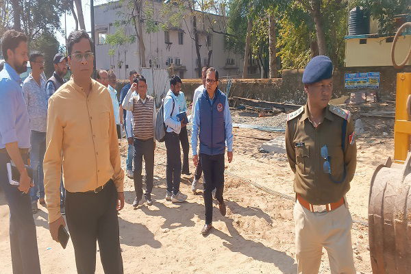 डीआरएम ने चक्रधरपुर रेलव स्टेशन का किया निरीक्षण, दिए दिशा निर्देश