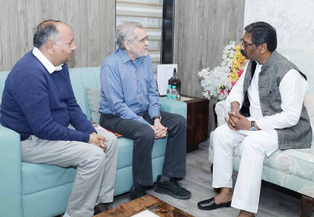 CM हेमंत से जल संसाधन प्रबंधन विशेषज्ञ मिहिर शाह ने की मुलाकात