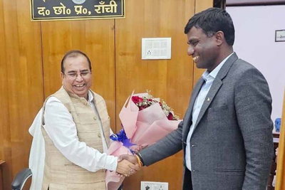 रांची डीसी ने प्रमंडलीय आयुक्त से की मुलाकात