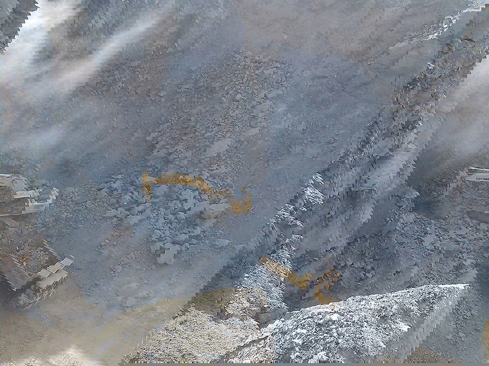 दुमका: पारा टीचर स्कूल से गायब! स्टोन माइंस में सक्रिय रहने का आरोप