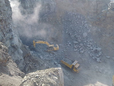 दुमका: पारा टीचर स्कूल से गायब!  स्टोन माइंस में सक्रिय रहने का आरोप