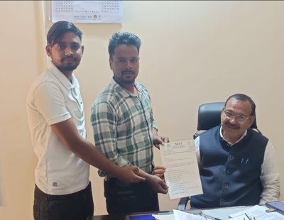 14 सूत्री मांग: NSUI के प्रतिनिधिमंडल ने मांडर कॉलेज के प्राचार्य को सौंपा ज्ञापन