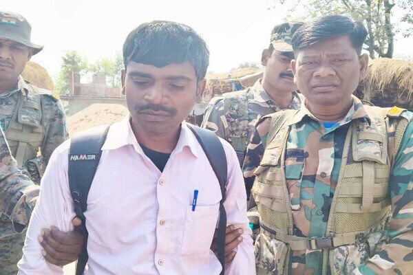 पलामू में ACB की कार्रवाई: रोजगार सेवक 6 हजार रिश्वत लेते गिरफ्तार