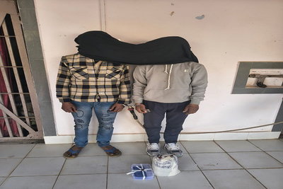 गांजे की खरीद-बिक्री करने वाले 2 युवक को पुलिस ने पकड़ा