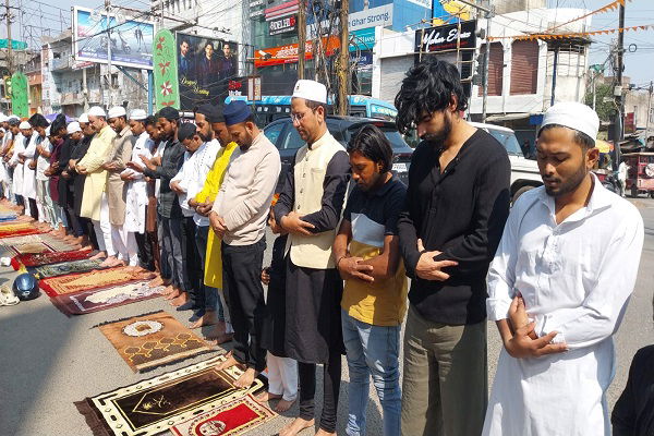 मस्जिदों में पढ़ी गई रमजान माह के पहले जुम्मे की नमाज