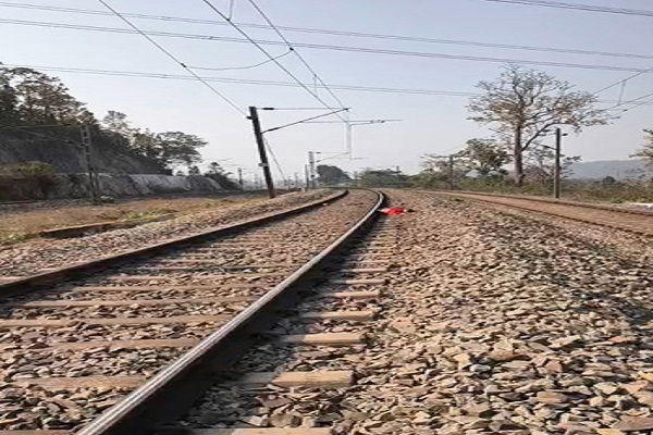 चक्रधरपुर रेल मंडल: डेरवां हॉल्ट के पास रेललाइन पर मिला अज्ञात व्यक्ति का शव
