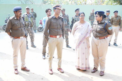 निकाय चुनाव: पलामू में 1 बजे तक 38.60% मतदान, अधिकारियों ने किया बूथों का निरीक्षण