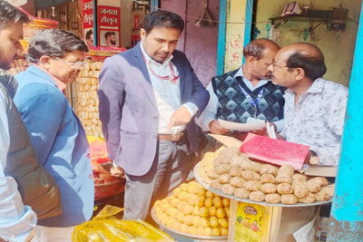 होली से पहले सख्ती: रांची रेलवे स्टेशन के आसपास 15 होटलों की जांच, 9 पर लगा जुर्माना