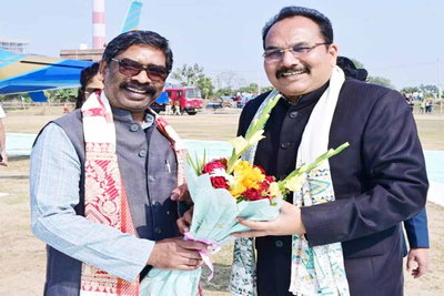 पोड़ैयाहाट में विवाह समारोह में शामिल हुए CM हेमंत, नवदंपती को दिया आशीर्वाद