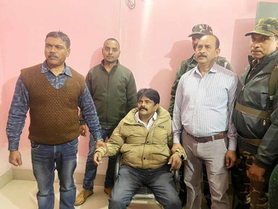 चतरा: ACB ने जिला आयुष चिकित्सा अधिकारी को रिश्वत लेते किया गिरफ्तार