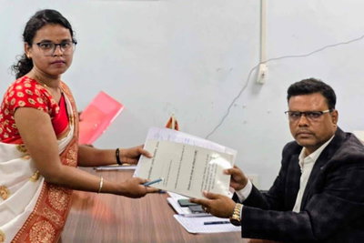 नगर निकाय चुनाव: धनबाद में महापौर पद के लिए 4 प्रत्याशियों ने भरा नामांकन