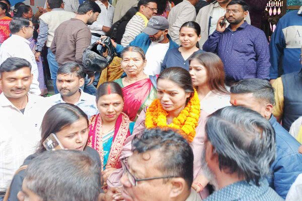 रांची: वार्ड 46 से किरण तिवारी ने किया नामांकन, क्षेत्रीय समस्याओं के समाधान का लिया संकल्प