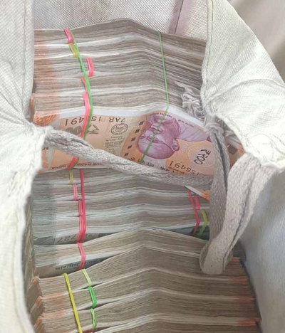 लातेहार: चुनाव से पहले वाहन जांच में 40 लाख 20 हजार रुपये नकद बरामद