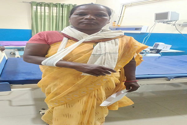 गढ़वा में पुलिस व ग्रामीणों के बीच हिंसक झड़प, घायलों का अस्पताल में इलाज जारी