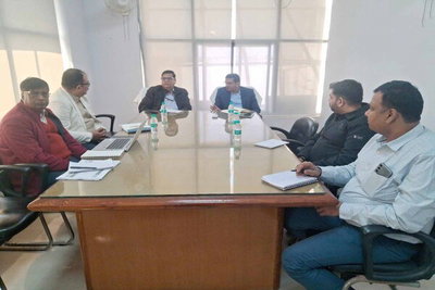 अबुआ स्वास्थ्य योजना की समीक्षा, राज्य में उन्नत इलाज सुविधाएं बढ़ाने का निर्णय