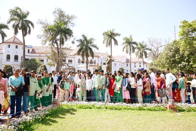 लोक भवन उद्यान में उमड़ी भीड़, एक दिन में 2,331 लोगों ने किया भ्रमण