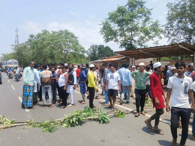 जमाताड़ा  : तेज रफ्तार स्कॉर्पियो की चपेट में आयी मासूम, हालत गंभीर, आक्रोशित ग्रामीणों ने किया हाईवे जाम