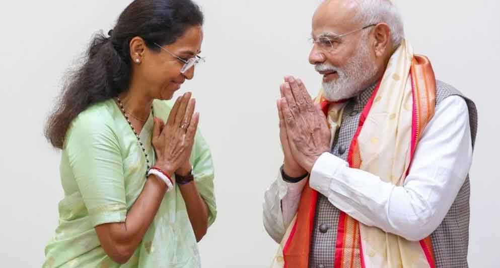 संसद में जारी गतिरोध के बीच शरद पवार के सांसद सुप्रिया सुले के साथ पीएम मोदी से मिले