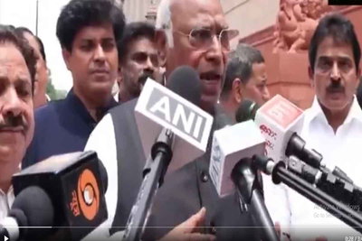 मल्लिकार्जुन खड़गे ने कहा, मोदी और अमित शाह सदन में आकर जवाब दें या इस्तीफा दें