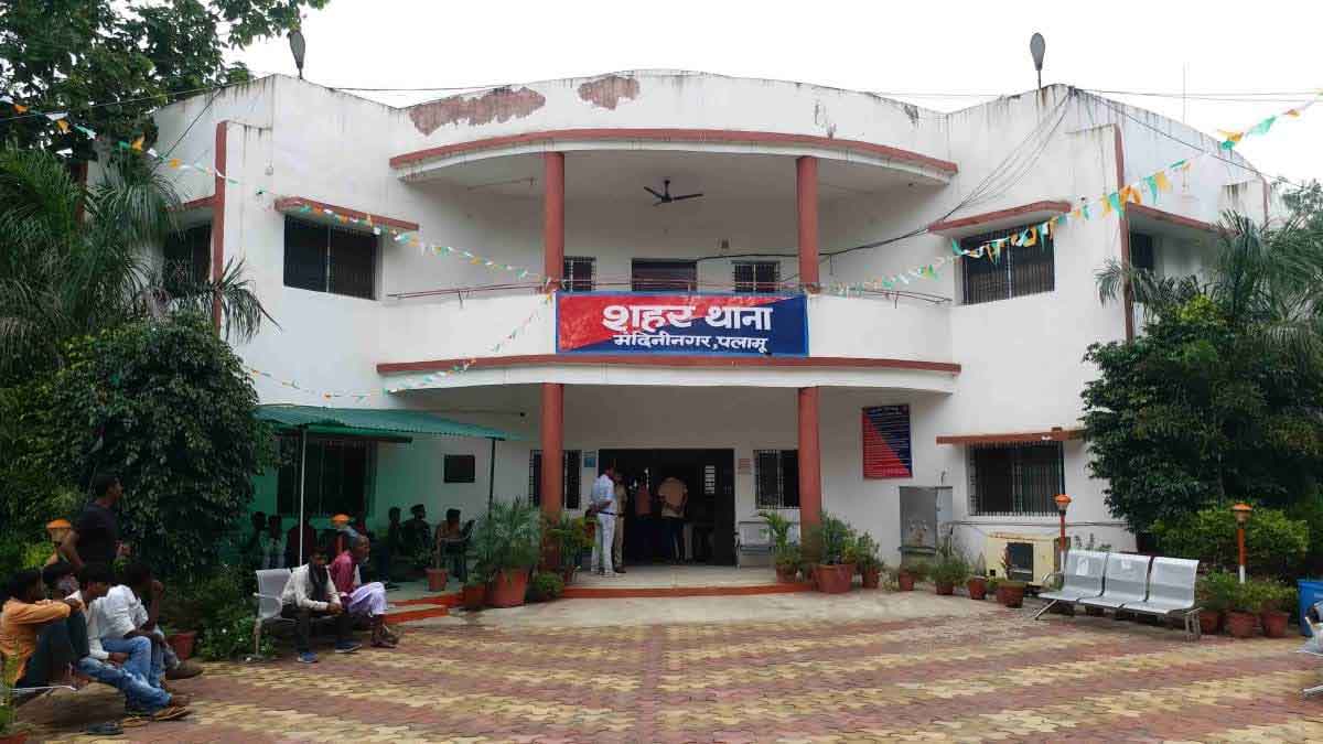 मेदिनीनगर : जमीन कारोबारी हत्याकांड के आरोपी रोशन के सरेंडर की चर्चा