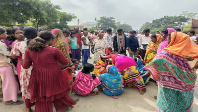 बोकारो :   अनियंत्रित होकर दुकान में घुसा ट्रेलर, दो की मौत, चार घायल