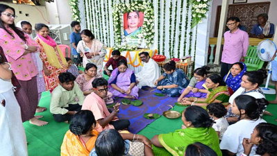 CM हेमंत सोरेन ने दिवंगत माता रूपी सोरेन की आत्मा की शांति के लिए किया जादोपटिया अनुष्ठान