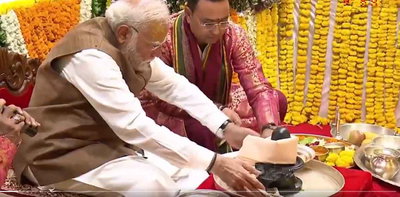 गुजरात : प्रधानमंत्री मोदी ने सोमनाथ महादेव के दर्शन किये, पूजा-अर्चना की, कुंभाभिषेक किया