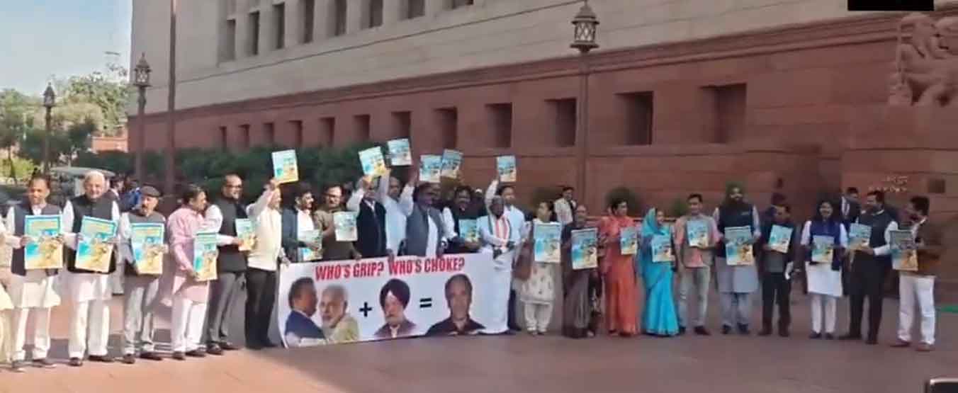 हरदीप सिंह पुरी के इस्तीफे की मांग को लेकर विपक्षी सांसदों का प्रदर्शन, लोकसभा नौ मार्च तक स्थगित