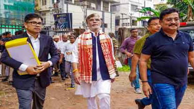 कांग्रेस नेता पवन खेड़ा गुवाहाटी क्राइम ब्रांच पहुंचे, रिनिकी भुइयां सरमा मामले में हुई पूछताछ