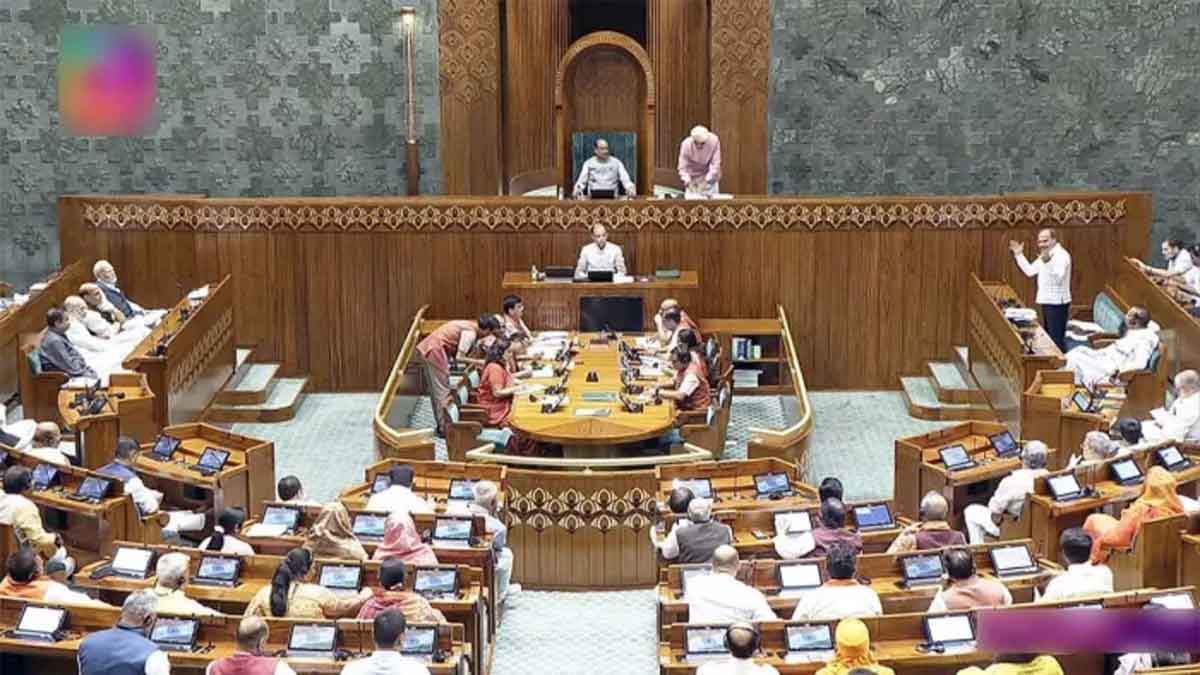 विपक्ष के हंगामे के बीच लोकसभा की कार्यवाही अनिश्चितकाल तक के लिए स्थगित