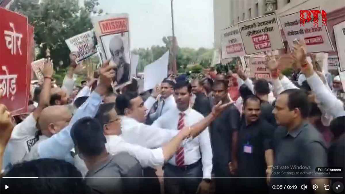 मानसून सत्र  : संसद परिसर में सत्ताधारी राजग और इंडिया अलायंस के सांसद आमने-सामने, जमकर हुई नारेबाजी