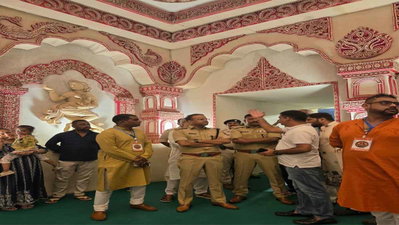 जमशेदपुर :  DIG अनुरंजन किस्पोट्टा ने पूजा पंडालों का किया निरीक्षण, सुरक्षा व्यवस्था की संभाली कमान