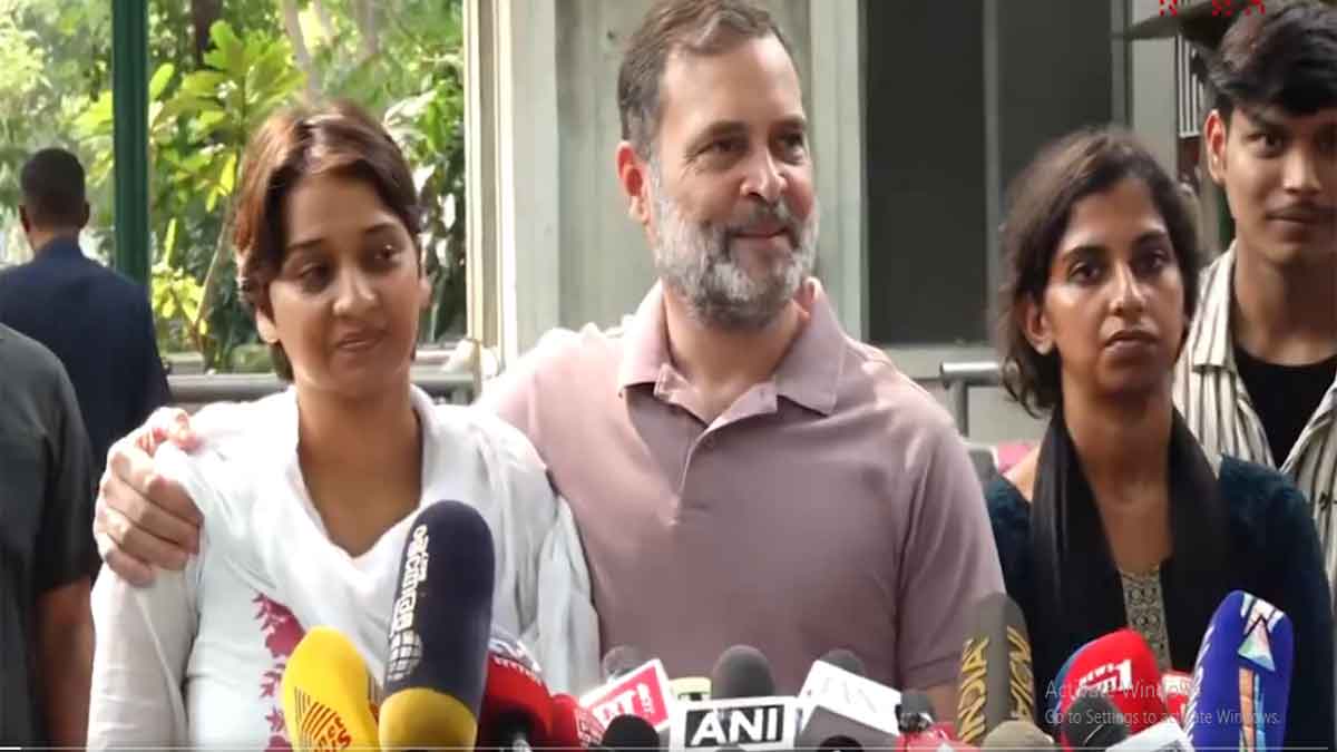 Rahul Gandhi,  liones