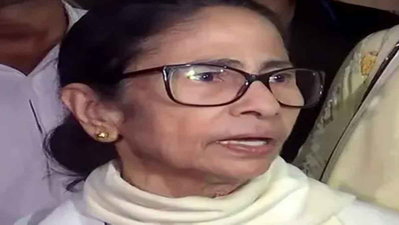 ममता बनर्जी के घर चाकू लेकर पहुंची महिला, हमले की कोशिश, हिरासत में