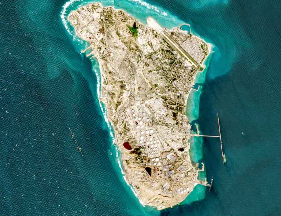 ईरान के खार्ग द्वीप पर बमबारी, ट्रंप ने कहा, स्ट्रेट ऑफ होर्मुज से जाने वाले टैंकरों को सुरक्षा देंगे