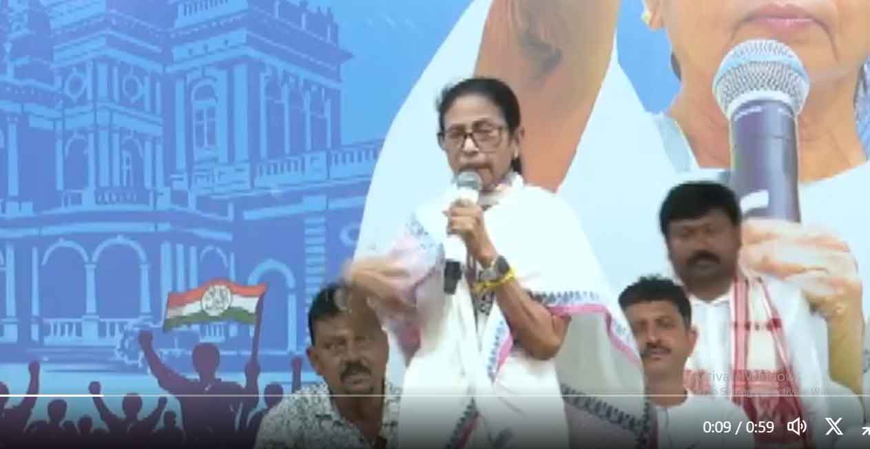 ममता बनर्जी ने चेताया, भाजपा बंगाल पर कब्जा करने आ रही है, पर बंगाल में बुलडोजर नहीं चलनेवाला...