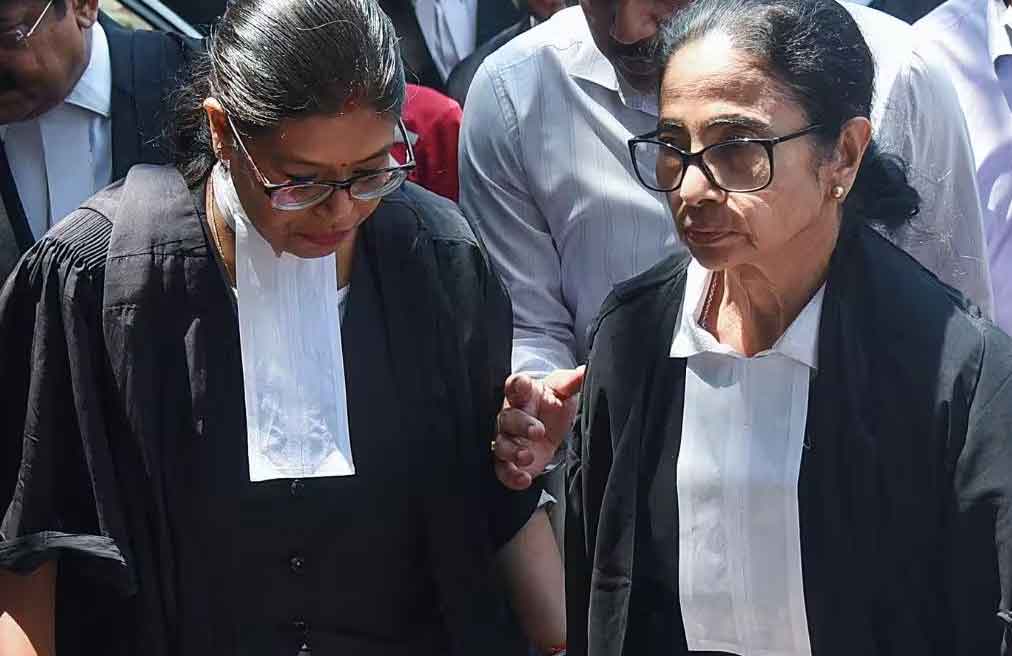 ममता बनर्जी वकीलों के रूप में कलकत्ता हाई कोर्ट में पेश हुई, विवाद, BCI ने राज्य बार काउंसिल से रिपोर्ट तलब की