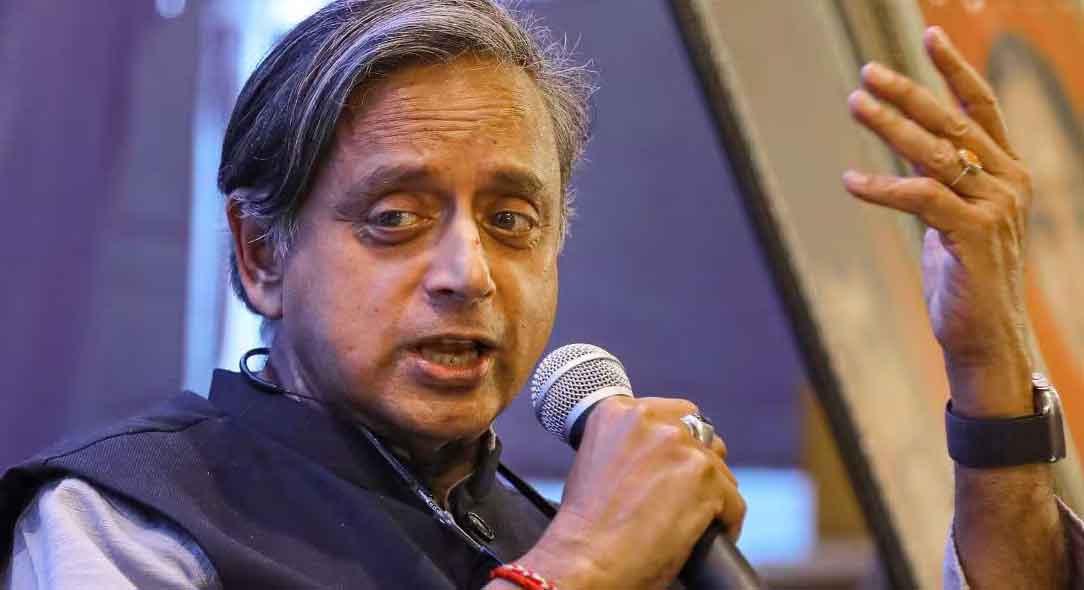 तीन भारतीय नाविकों की मौत पर अमेरिका के असंवेदनशील रवैये की शशि थरूर ने आलोचना की