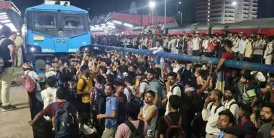 बिहार : परीक्षा देने जा रहे छात्रों ने  ट्रेन में तोड़फोड़, पथराव किया, पुलिस ने  तीन राउंड फायरिंग की