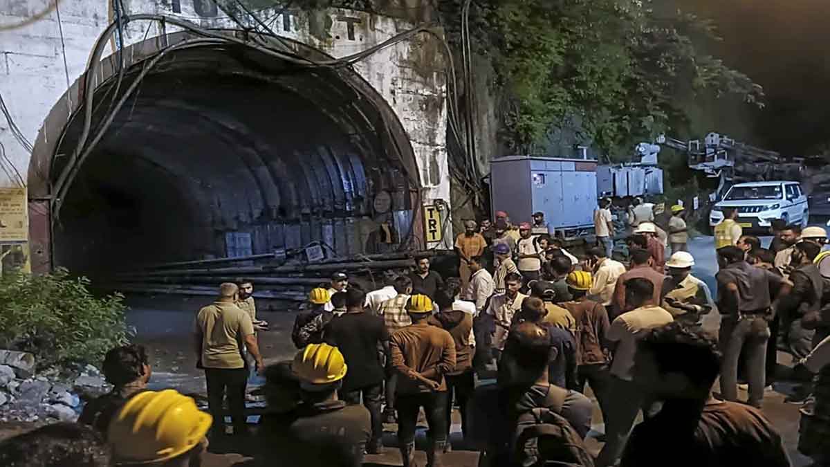 उत्तराखंड  : चमोली में टनल धंसी, सात मजदूरों की मौत, झारखंड के श्रमिक भी कर रहे थे काम, CM हेमंत सोरेन ने जारी किये हेल्पलाइन नंबर