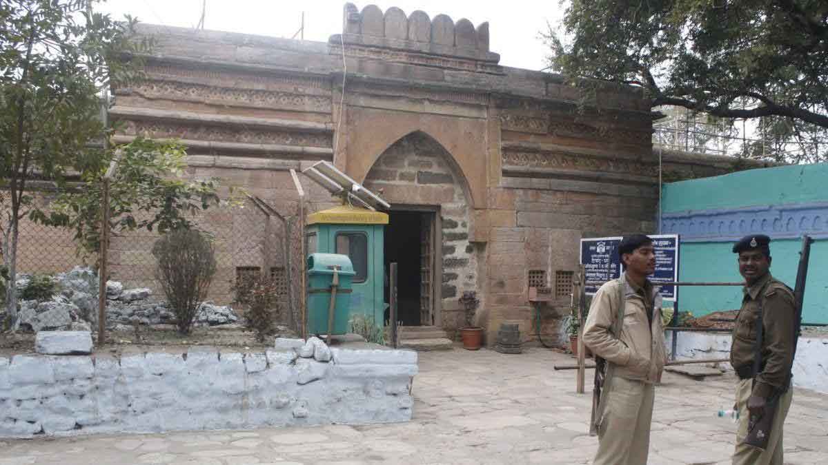 मध्यप्रदेश हाईकोर्ट ने धार भोजशाला को मंदिर करार दिया, ASI संरक्षण जारी रहेगा, मुस्लिम पक्ष  वैकल्पिक जमीन  मांग सकता है