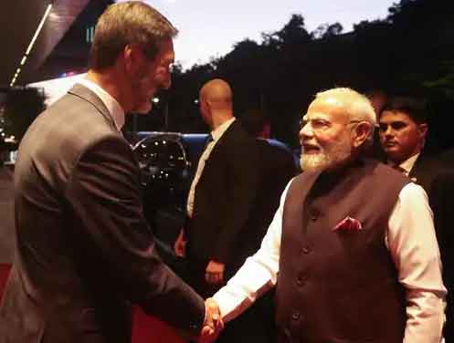 प्रधानमंत्री मोदी फ्रांस से रवाना होकर स्लोवाकिया की राजधानी ब्रातिस्लावा पहुंचे, भव्य स्वागत