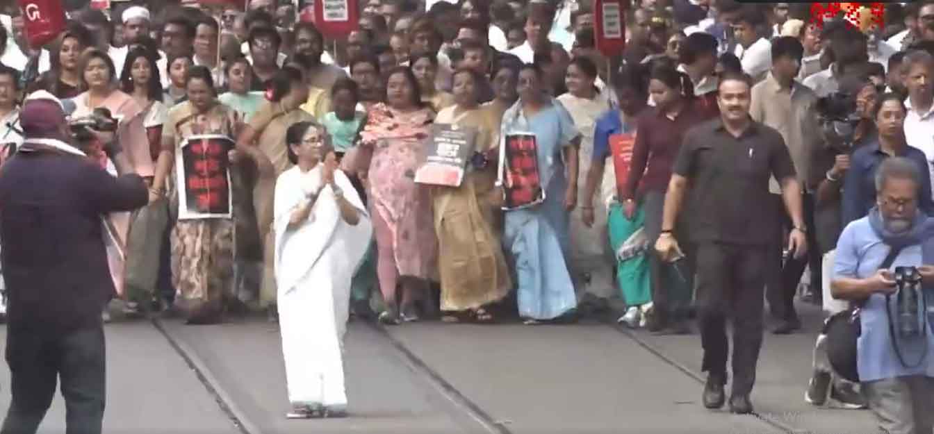 कोलकाता में एलपीजी-सीएनजी संकट को लेकर टीएमसी की रैली, ममता ने मोदी सरकार को घेरा