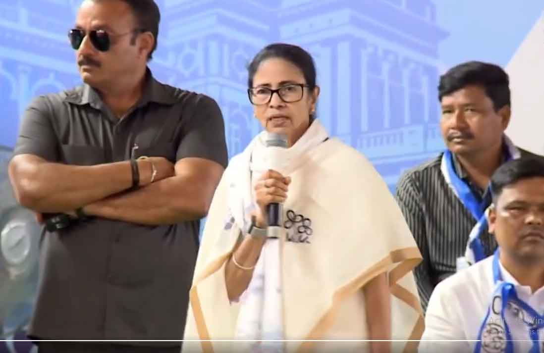 ममता बनर्जी ने भाजपा को जुमला पार्टी करार दिया, कहा,  चुनाव आयोग के  नियंत्रण में कानून व्यवस्था, इसलिए  हिंसा