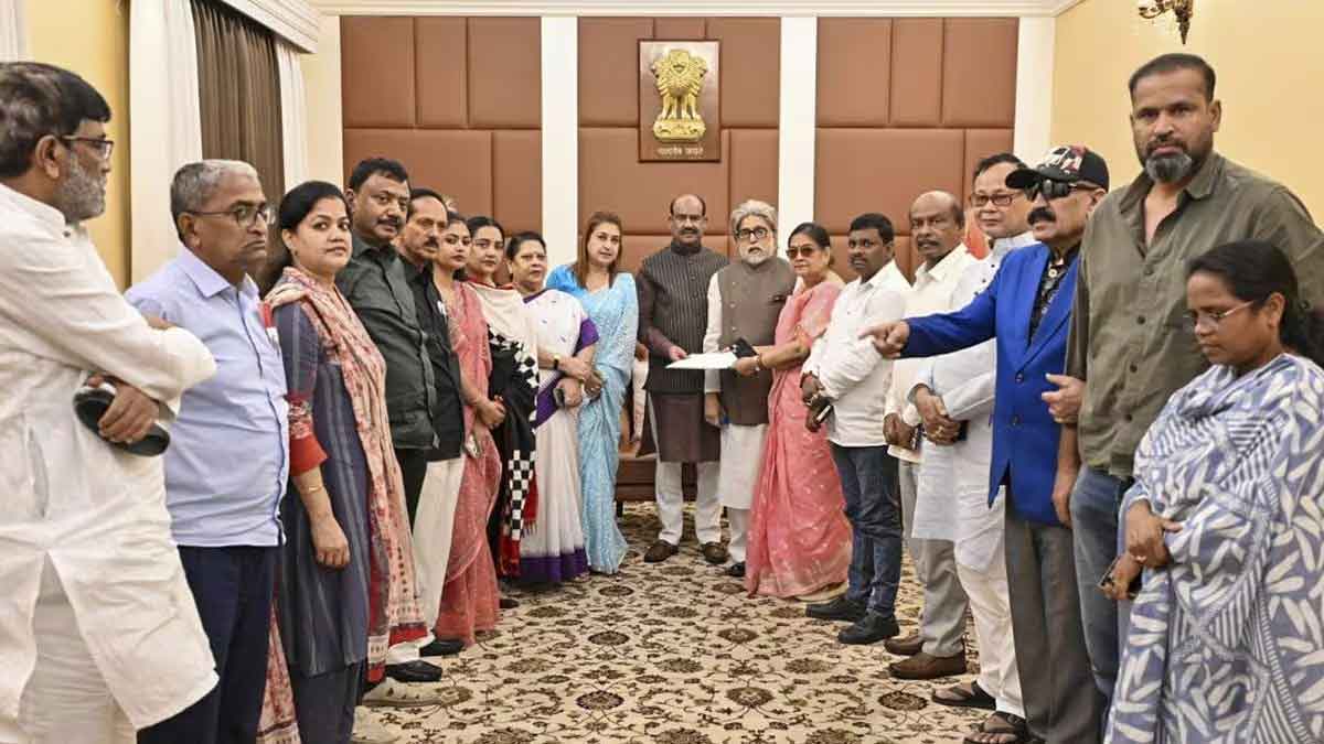 लोकसभा सचिवालय ने 20 बागी टीएमसी सांसदों की विलय प्रक्रिया पर कार्यवाही शुरू की