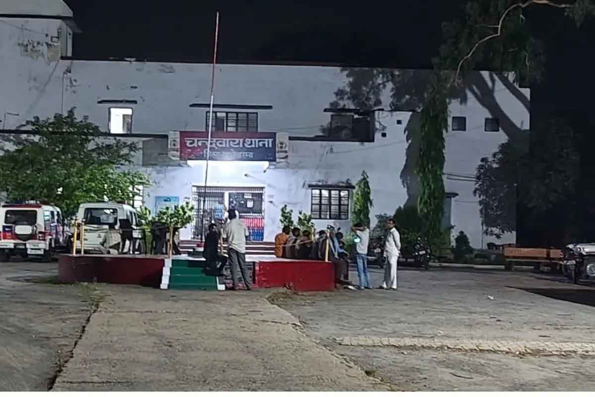 कोडरमा में छापेमारी के दौरान पुलिस टीम पर हमला, थाना प्रभारी समेत कई जवान घायल