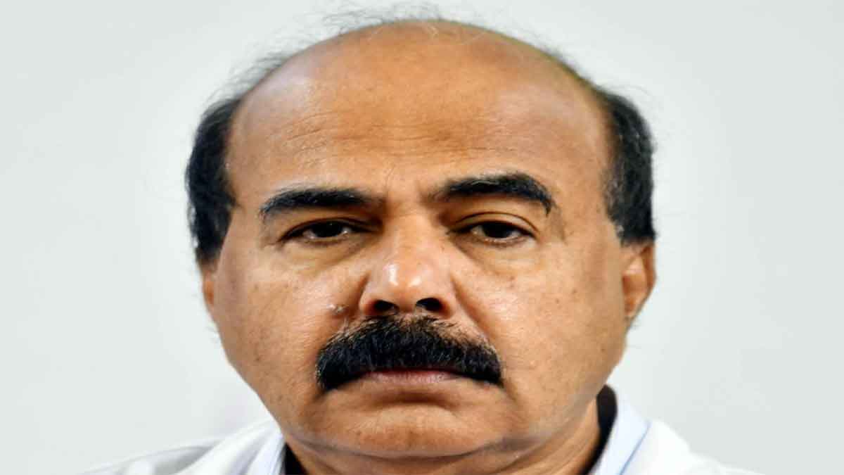 केरल विवि के कुलपति के वंदे मातरम बयान पर छात्र संगठनों ने कहा,  आरएसएस का एजेंडा लागू कर रहे हैं