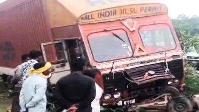 लातेहार : चंदवा की डेढ़ टंगवा घाटी में सड़क हादसा, 7 लोगों की मौत